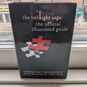 Twilight saga official Illustrated Guide